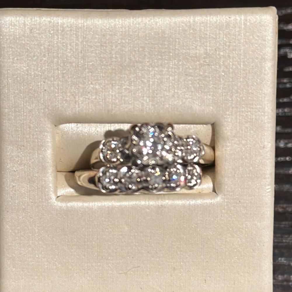 14 karat gold wedding band set no visual ware on this item